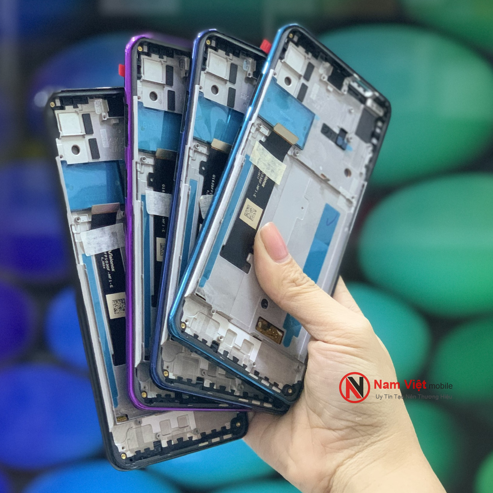 Màn hình Vsmart Active 3 / V530A zin khung